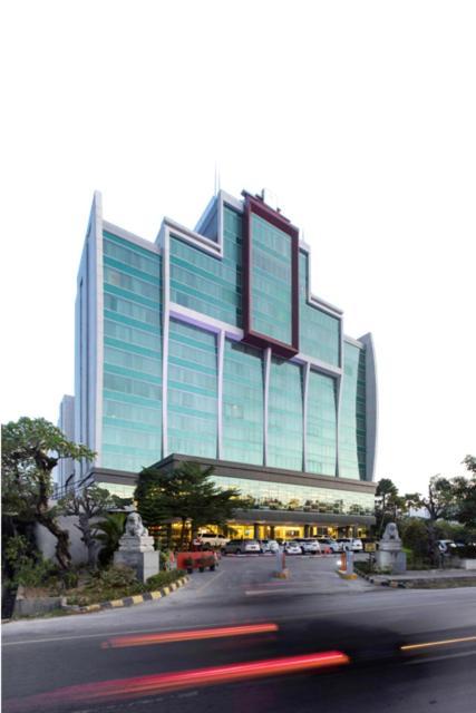 Claro Hotel Kendari Bagian luar foto