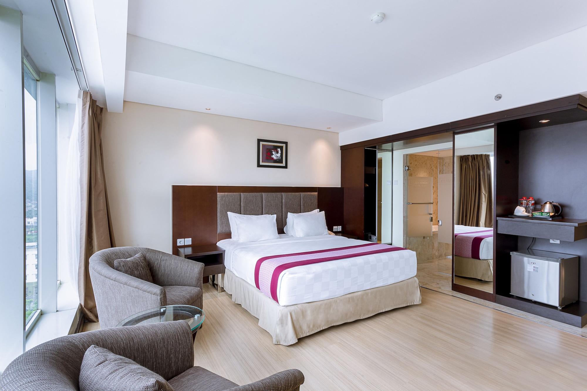 Claro Hotel Kendari Bagian luar foto