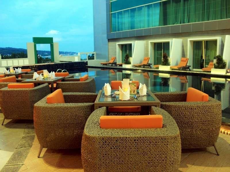 Claro Hotel Kendari Bagian luar foto