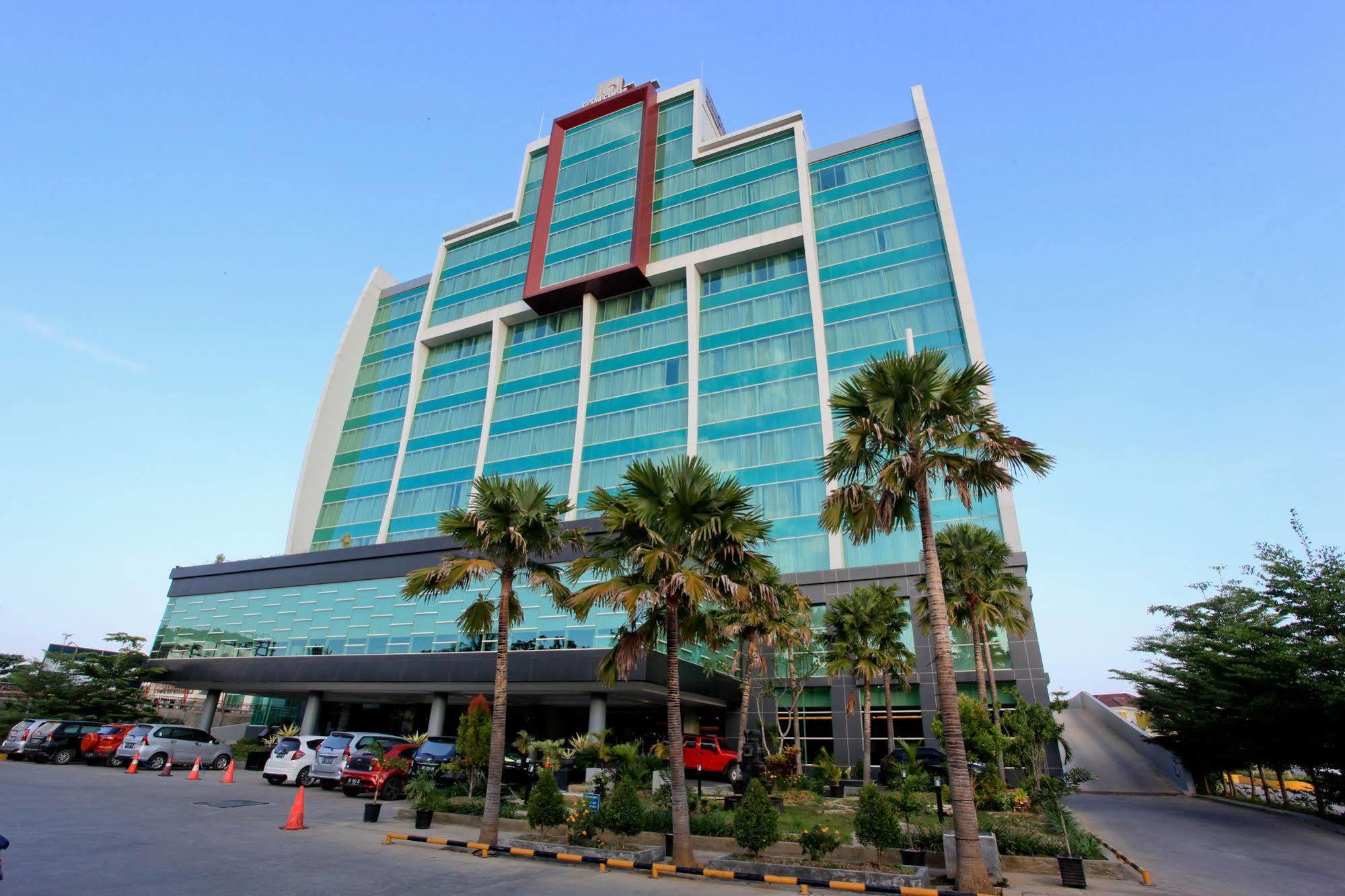 Claro Hotel Kendari Bagian luar foto